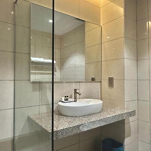 Premier Queen Room